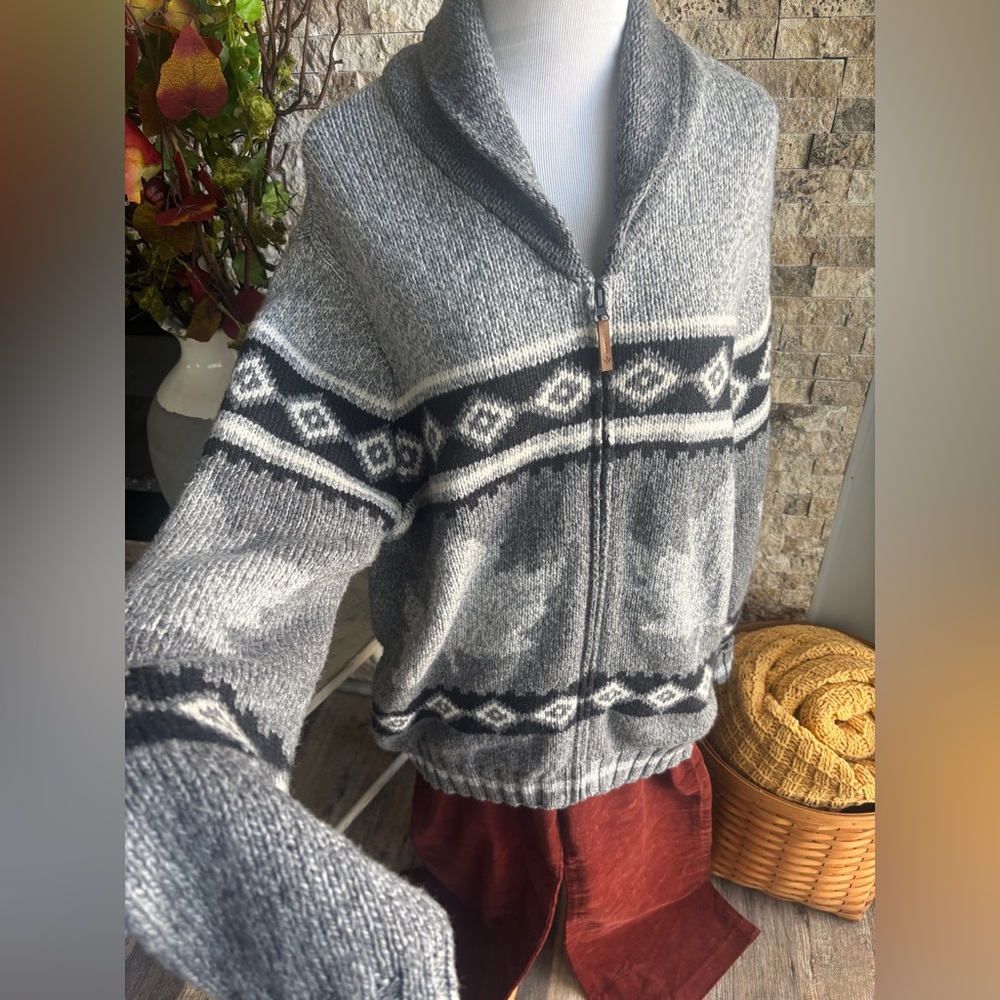 Gray Patterned Men's Cardigan Sweater - Picture 3 of 8